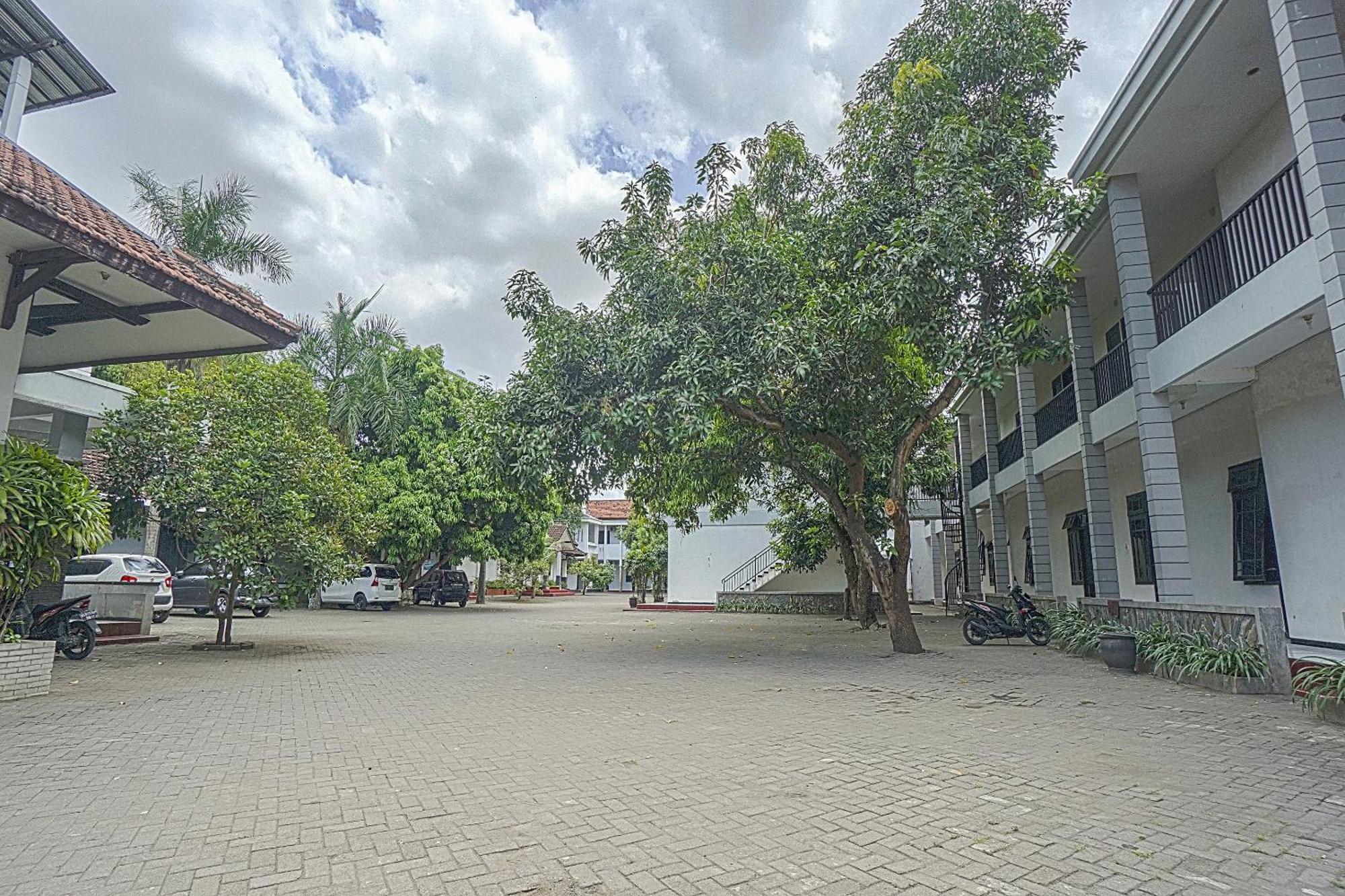 Oyo Life 90589 Palem Garden Hotel Tulungagung Exterior foto